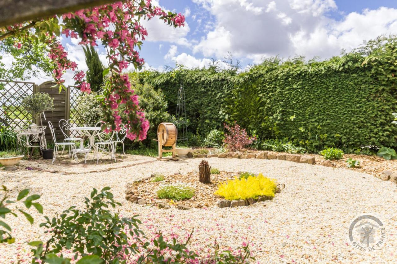 Le Jardin Des Fees Bed & Breakfast Savigny-le-Vieux Luaran gambar